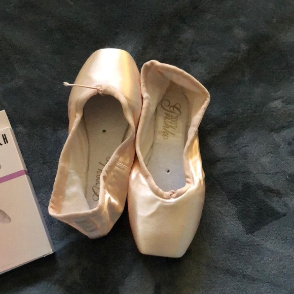 Grishko 2007 pointe shoes and toe pads - Picture 2 of 6